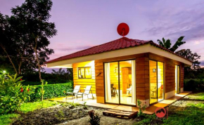 Cozy Home Emanuel in La Fortuna - WIFI, TV, A/C